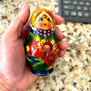 Five piece Russian nesting dolls.‎ Hand painted wood perfect condition.